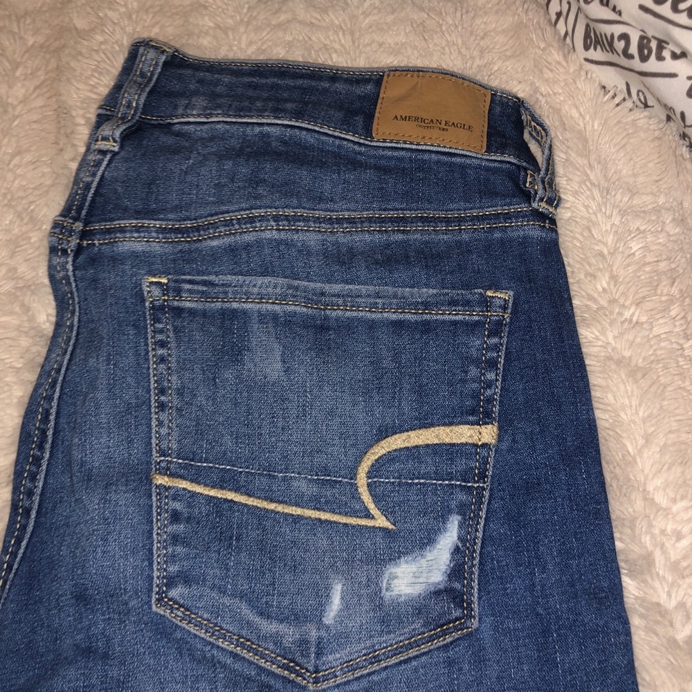 AEO medium wash distressed jeans